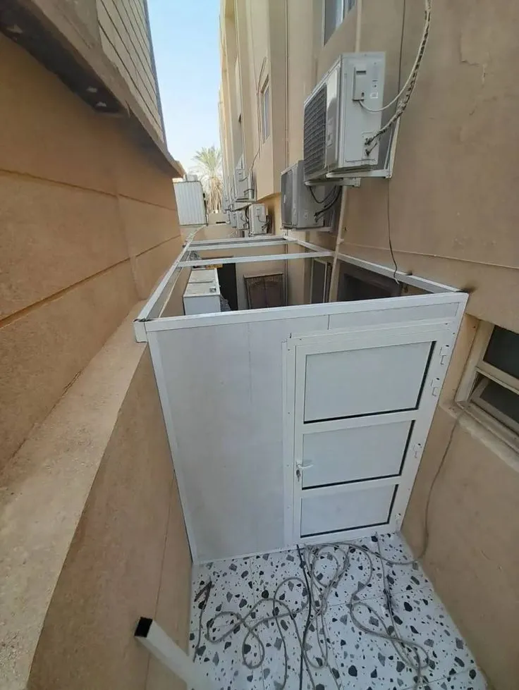 حداد ملاحق اسطح ساندوتش بنل في الرياض
