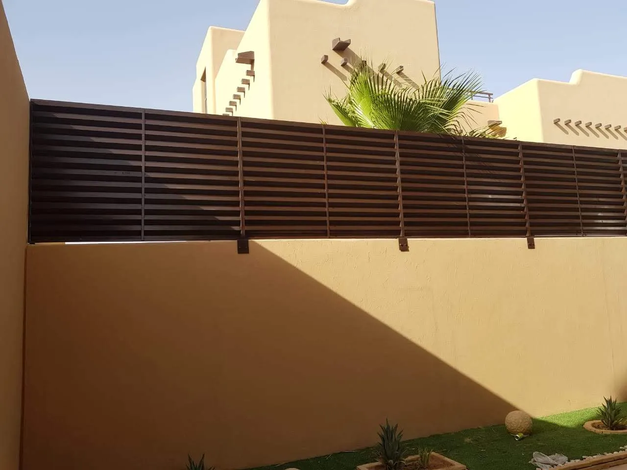 سواتر خشب ضد الشمس كم تكلف في الرياض؟