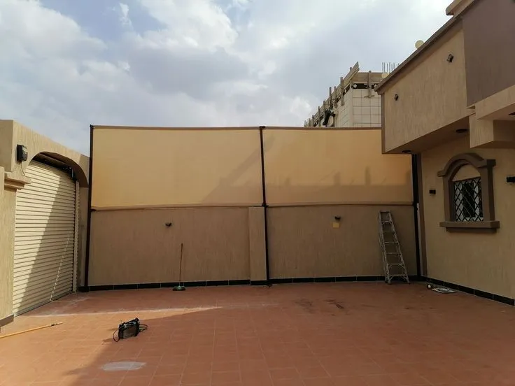 تنفيذ سواتر قماش بي في سي في حي طويق بالرياض