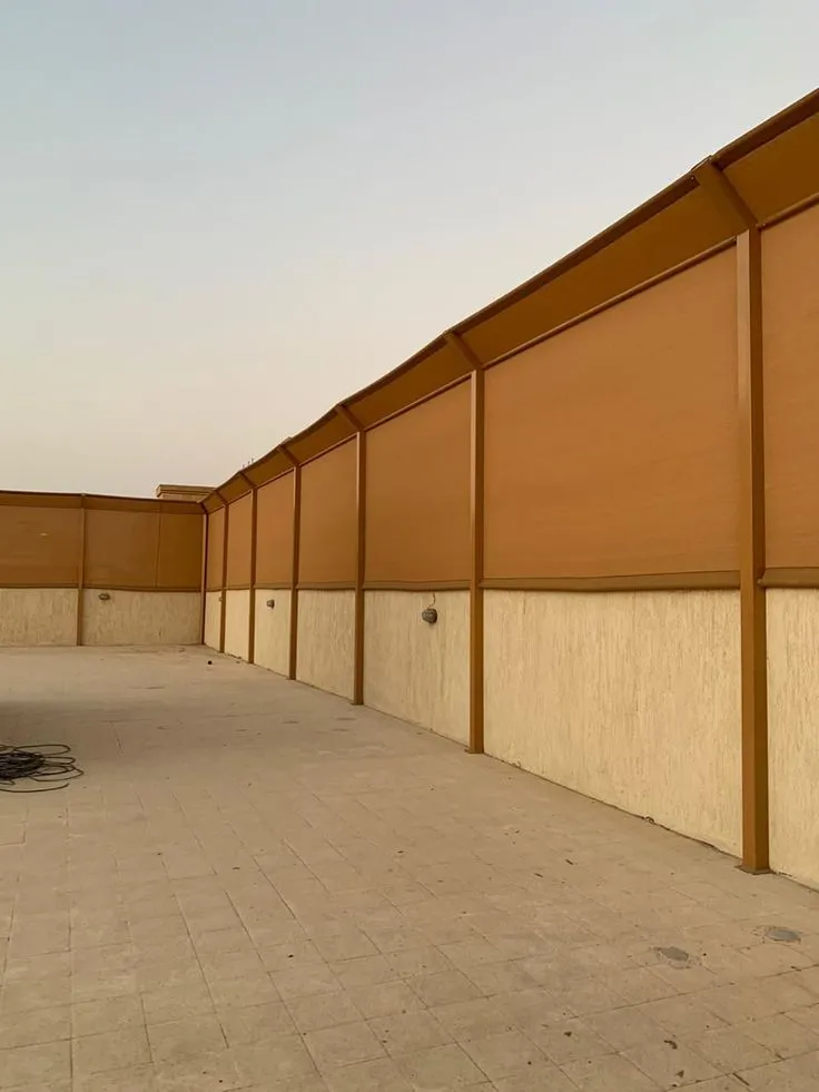تنفيذ سواتر قماش بي في سي في حي طويق بالرياض