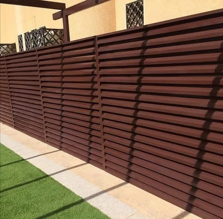 تصاميم سواتر خشب مودرن تناسب أسوار الفلل الرياض