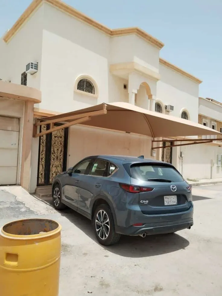 ورشة تصنيع مظلات سيارات في الرياض