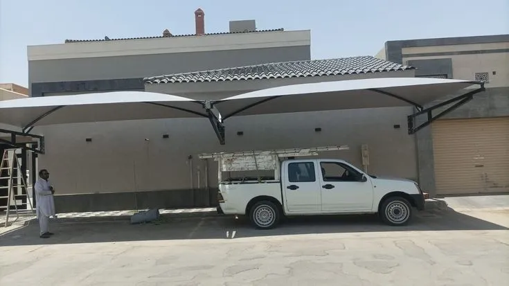 ورشة تصنيع مظلات سيارات في الرياض