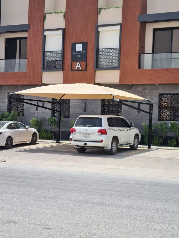 ورشة تصنيع مظلات سيارات في الرياض