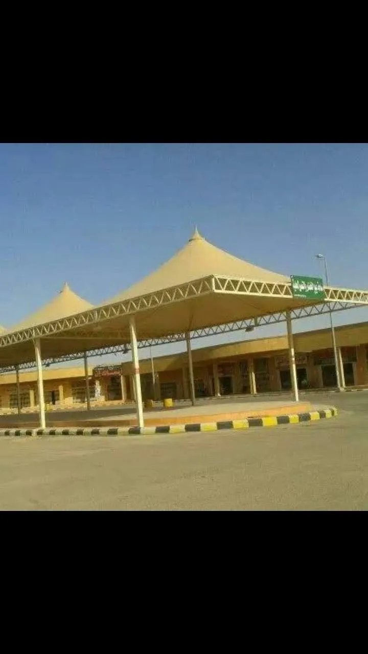 مظلات هرمية حي الياسمين