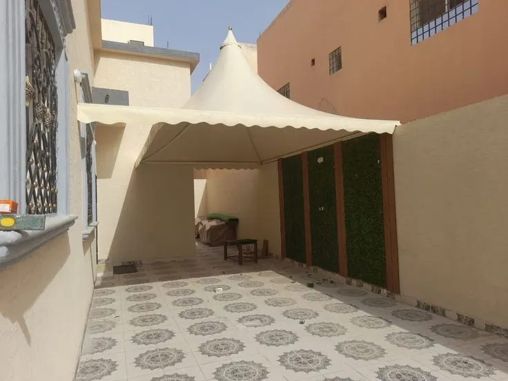 مظلات هرمية حي الياسمين
